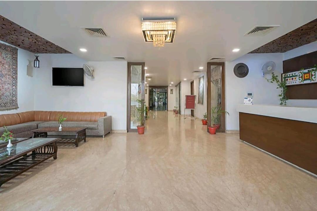 Hotel Agra Grande By Goyal Hoteliers - Housity