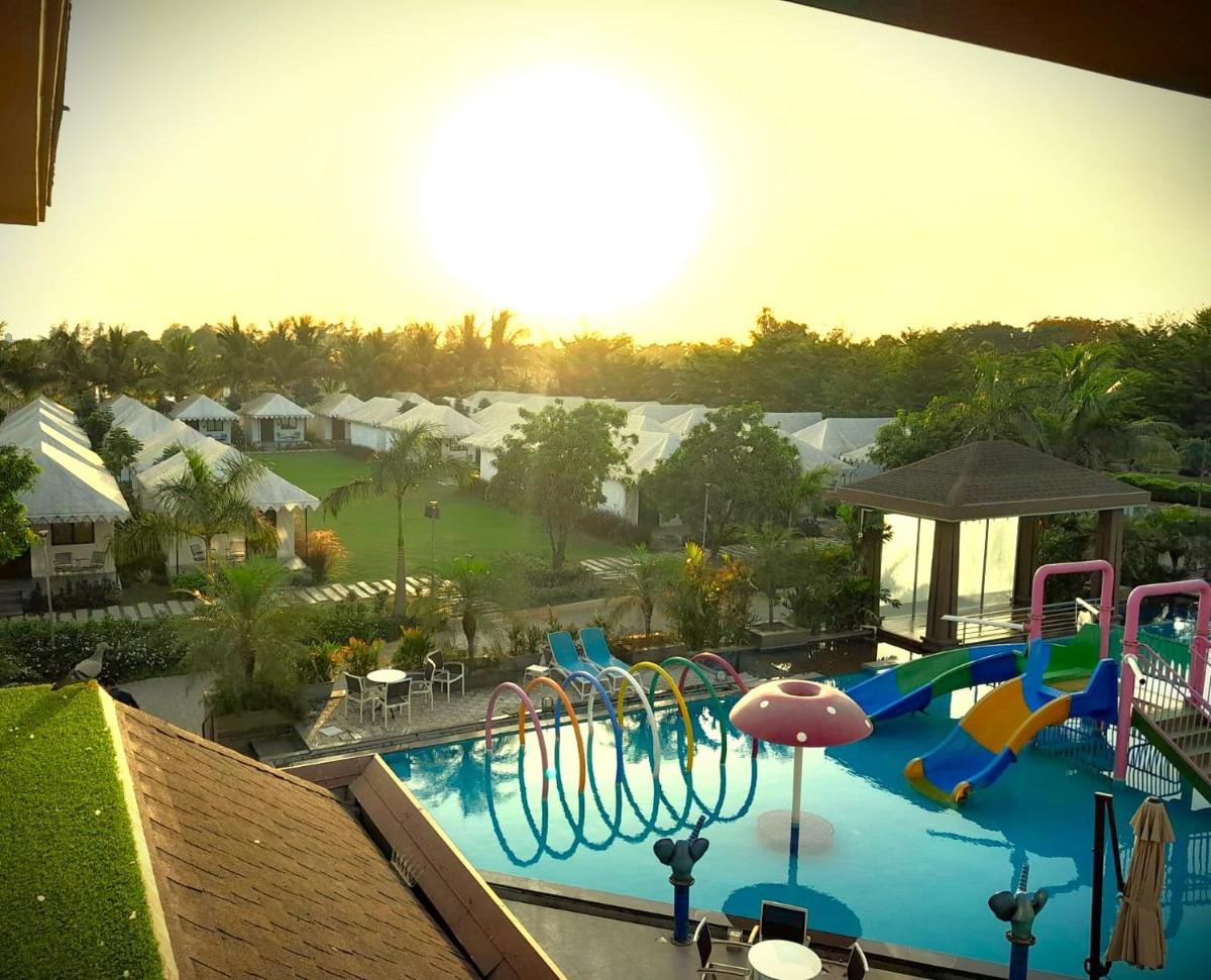 La Casa Club and Resort - Housity