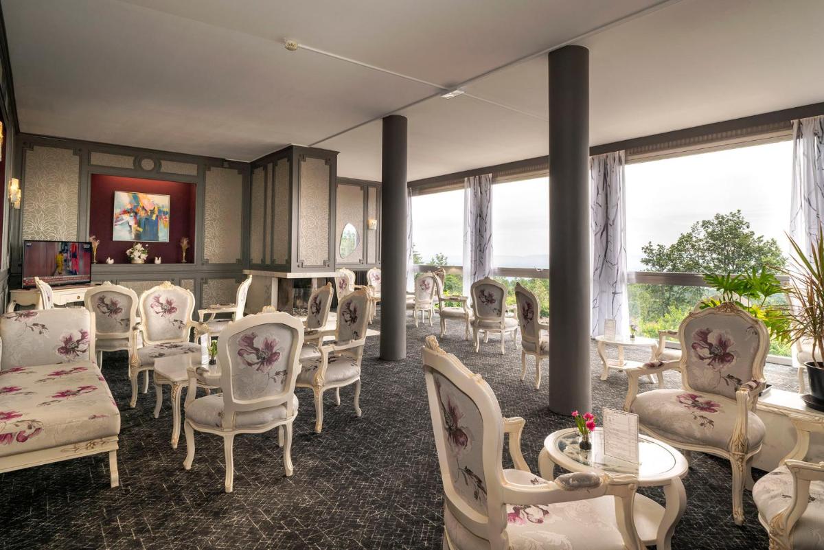 Coin salon dans l'établissement Alexain Hotel Restaurant & Wellness - Colmar Ouest