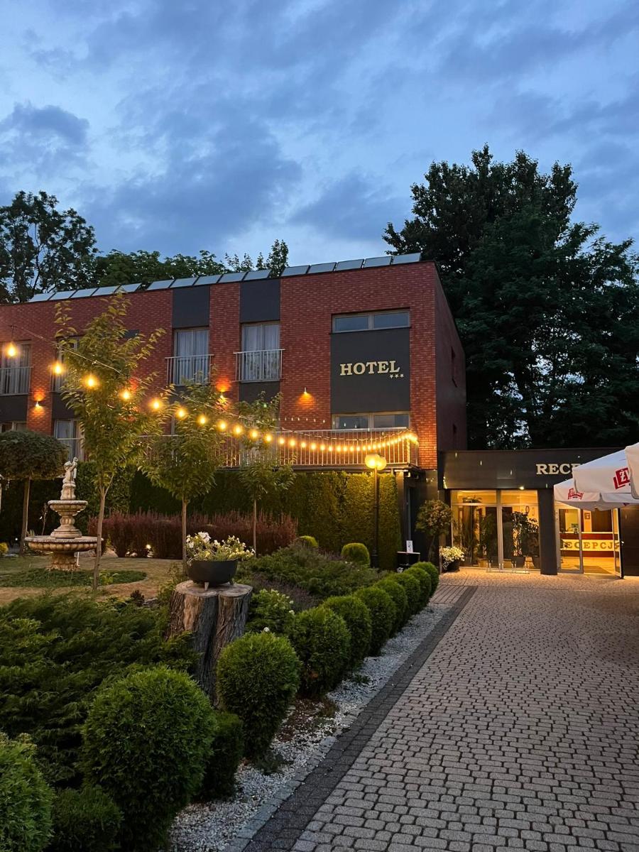 Hotel Adria - Housity