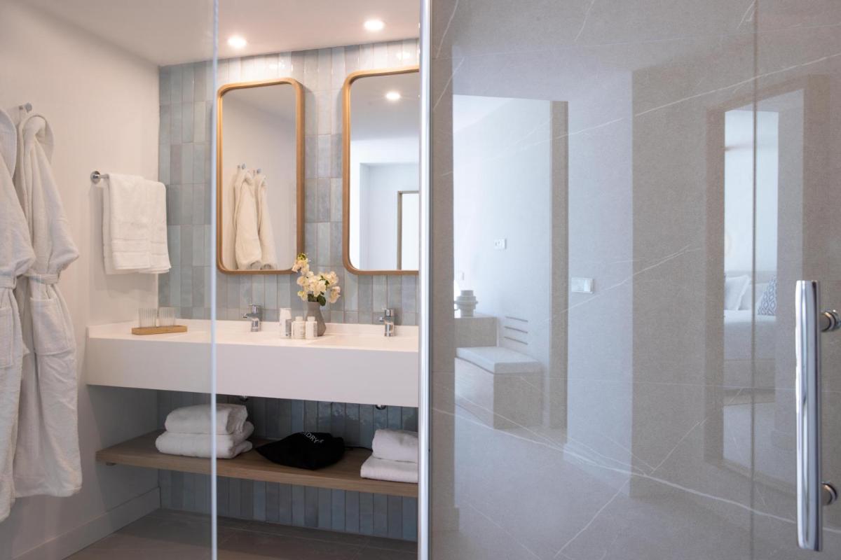 Un baño de METT Marbella Estepona