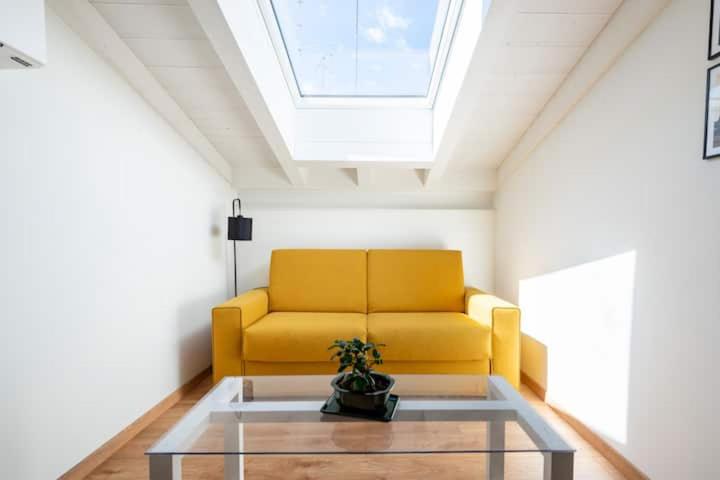 Domus: modern Loft in the center of Parma - Housity