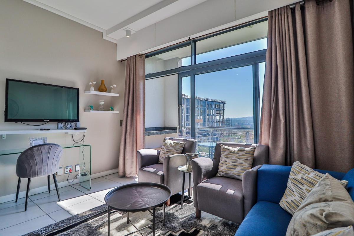 301 Menlyn Maine Trilogy Apartment - Housity