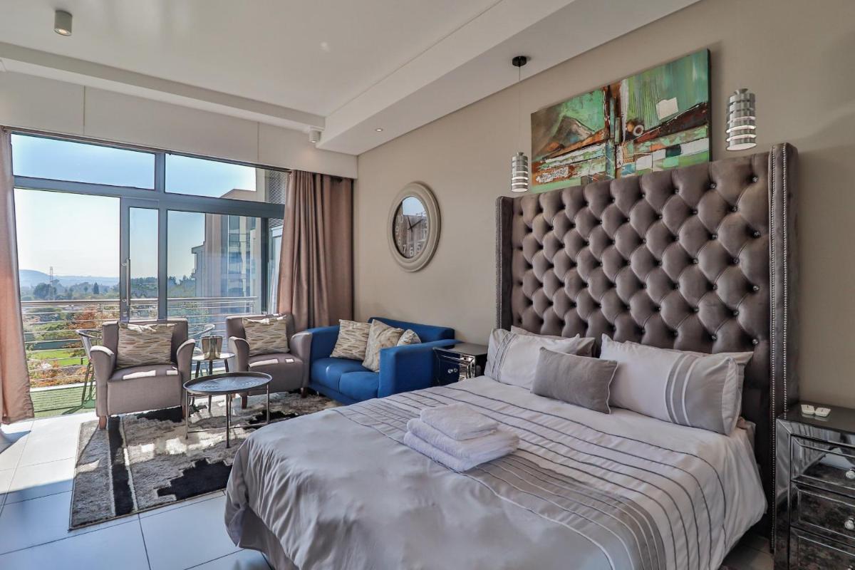 301 Menlyn Maine Trilogy Apartment - Housity