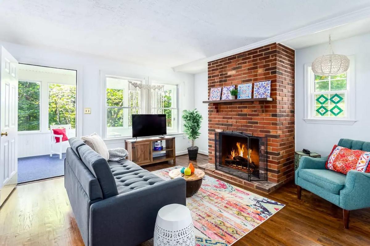 Cozy Cottage w Hot Tub, Fire Pit, WiFi & Sunroom! - Housity