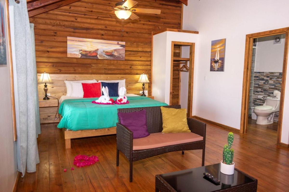 Hotel and Dive Center Roatan Yacht Club - Housity