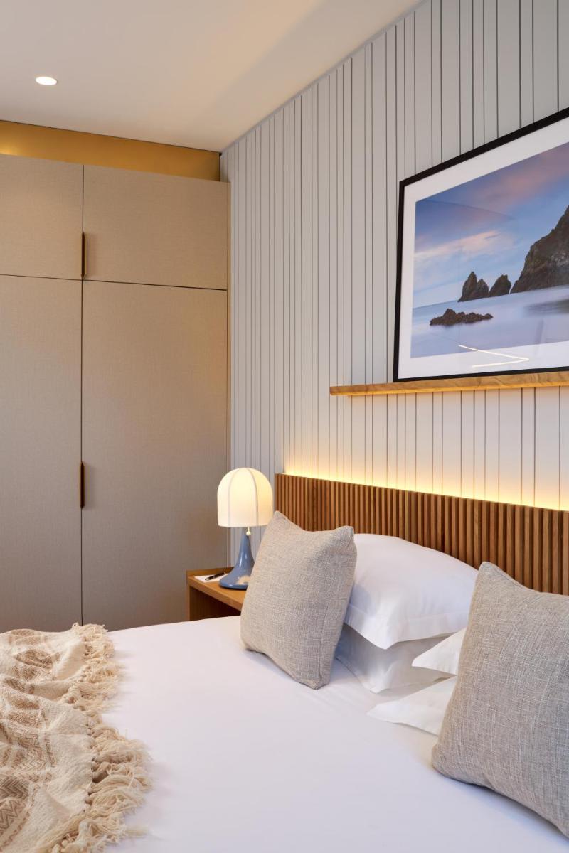 Un ou plusieurs lits dans un hébergement de l'établissement Castel Clara Thalasso & Spa