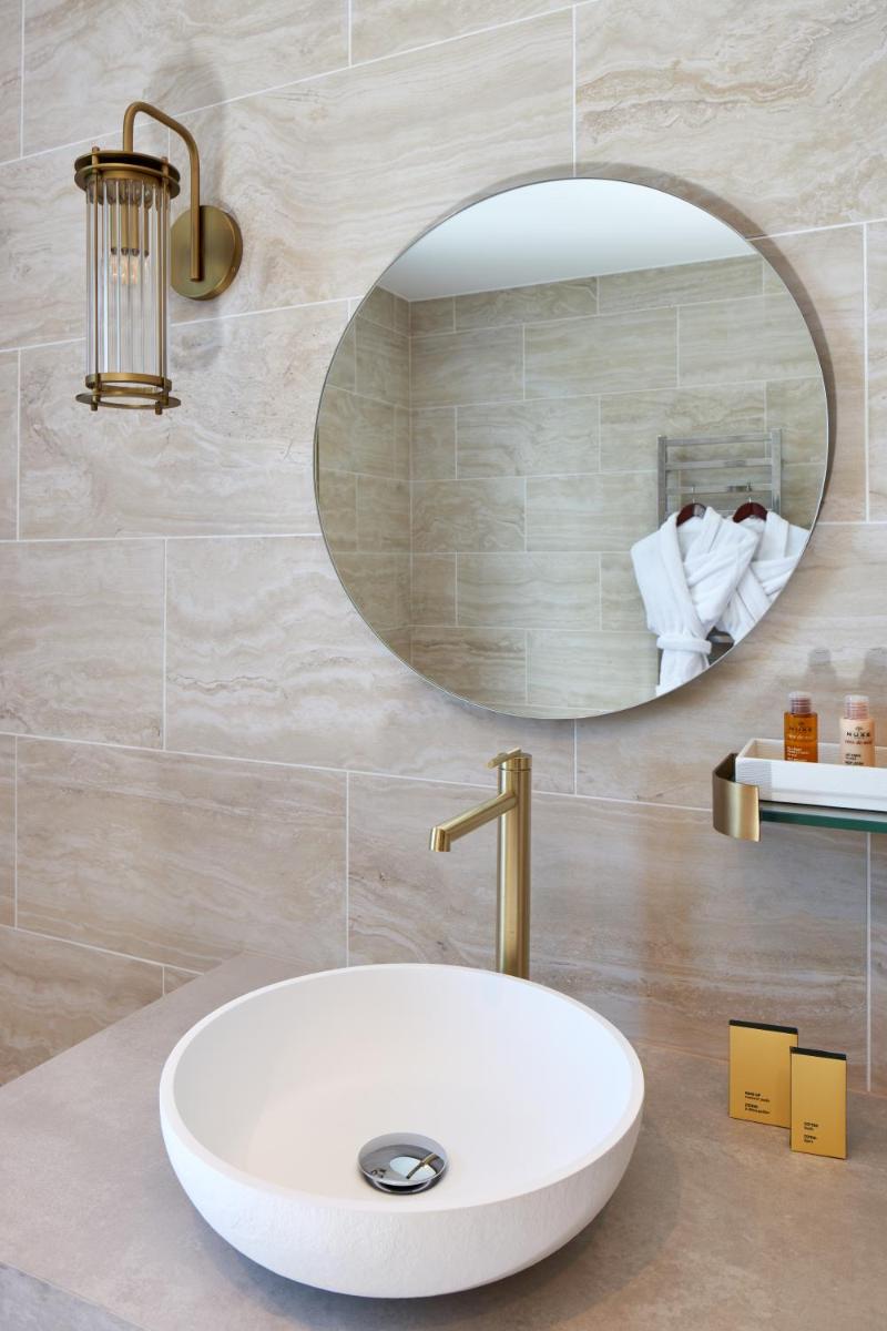 Salle de bains dans l'établissement Castel Clara Thalasso & Spa