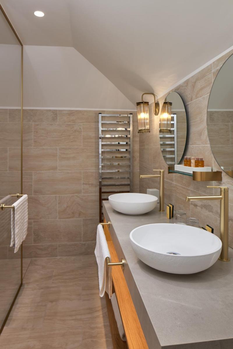 Salle de bains dans l'établissement Castel Clara Thalasso & Spa