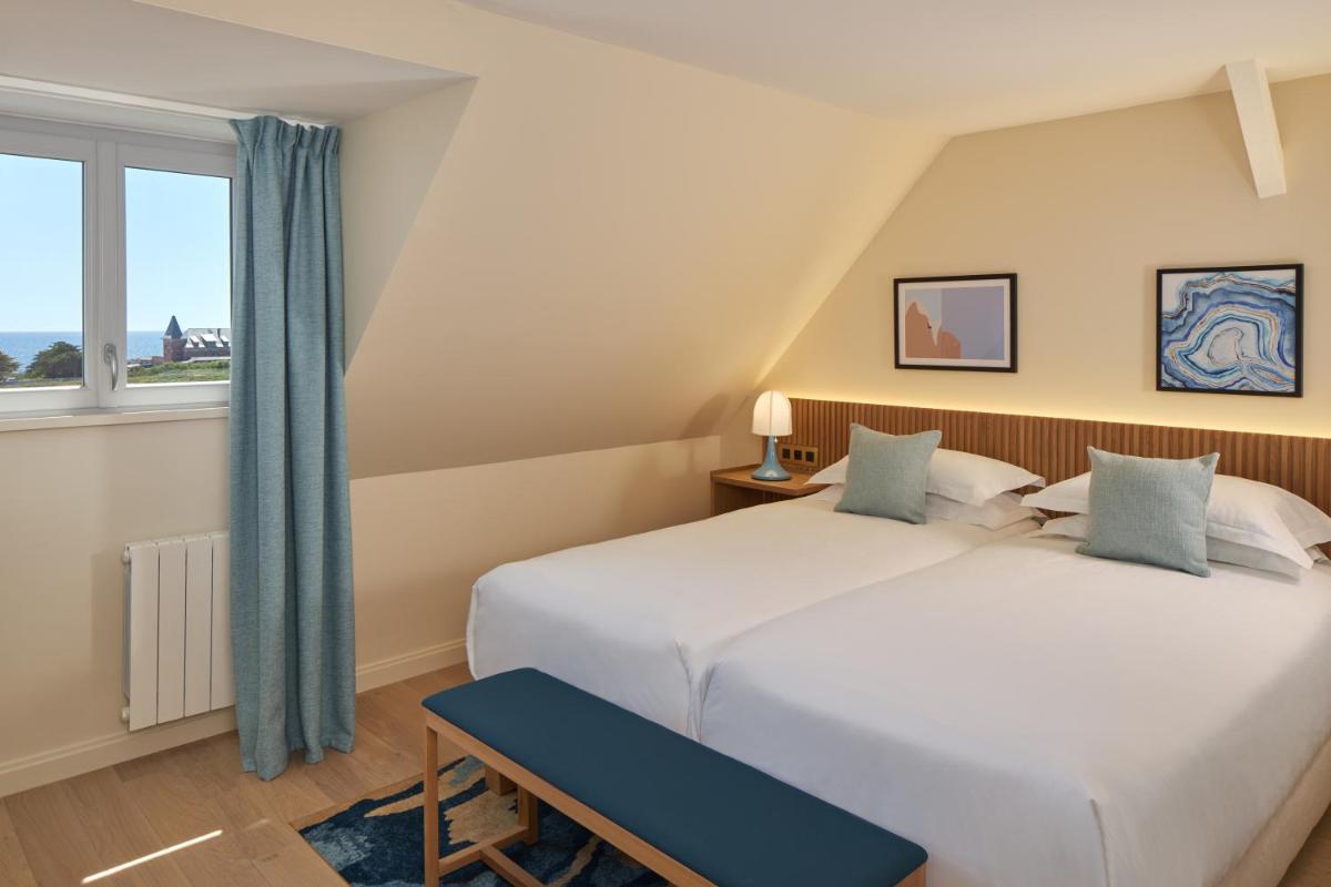 Un ou plusieurs lits dans un hébergement de l'établissement Castel Clara Thalasso & Spa