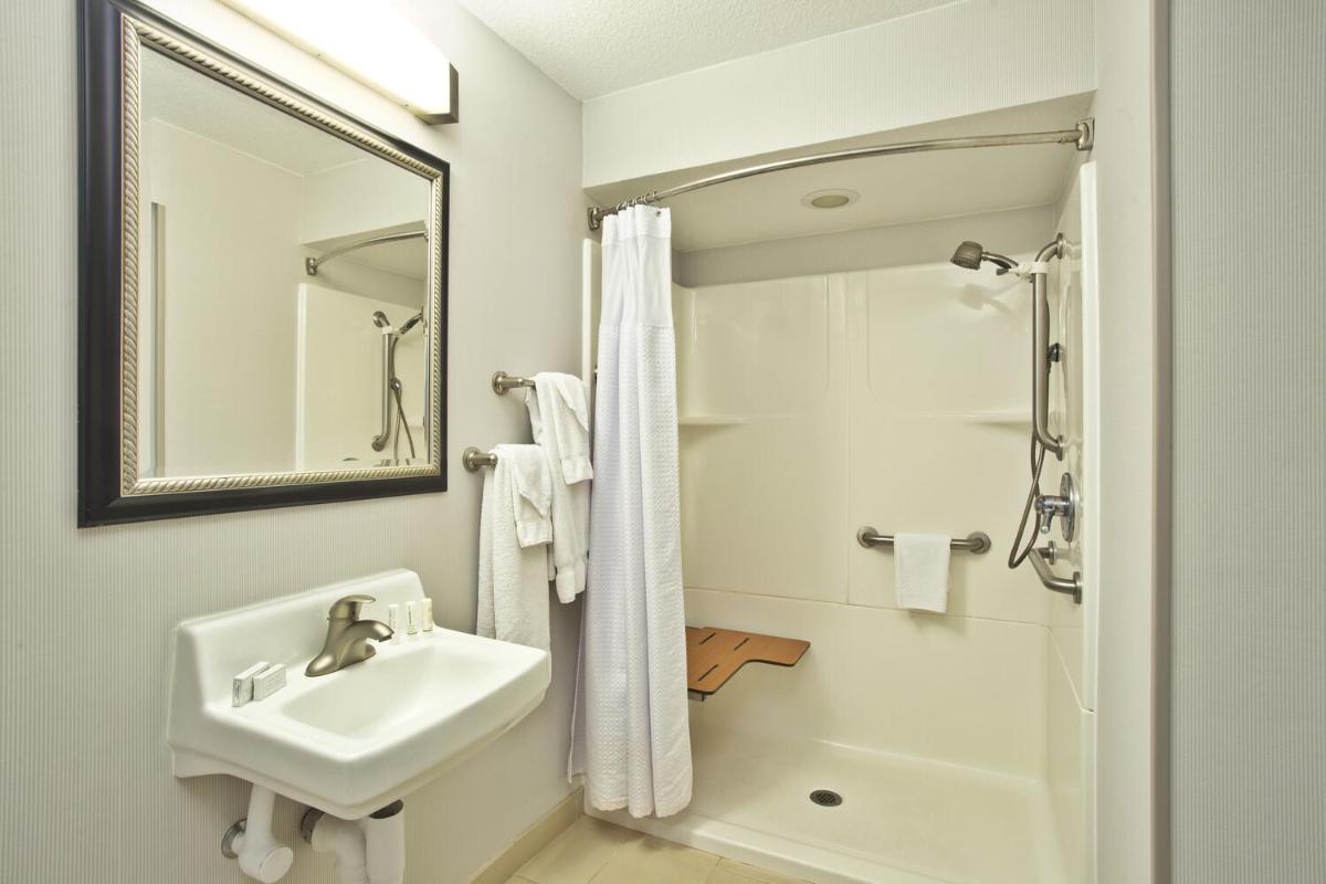 Courtyard by Marriott Gulfport Beachfront - Housity