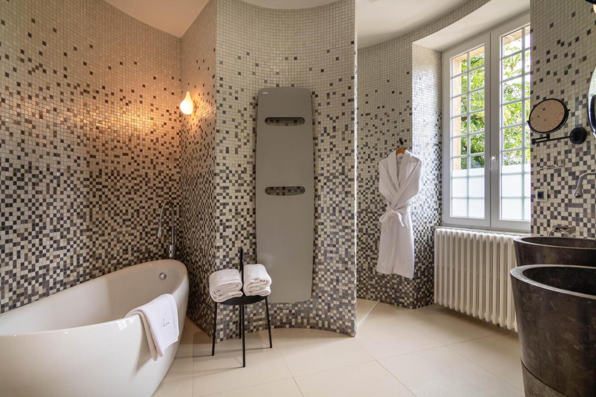 Salle de bains dans l'établissement Château de Maraval