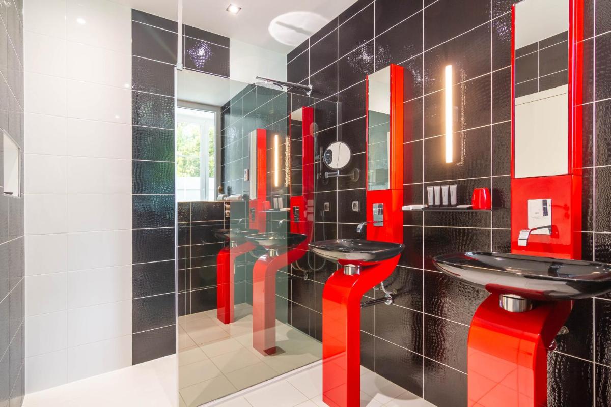Salle de bains dans l'établissement Château de Maraval