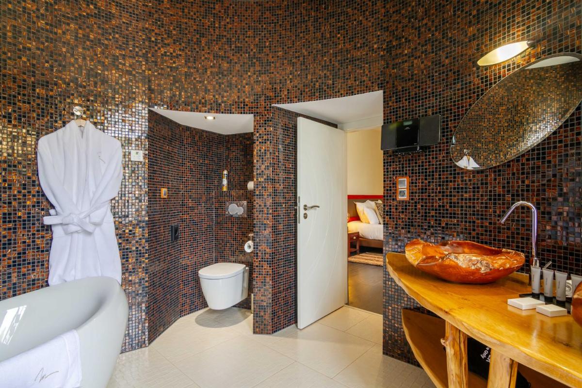 Salle de bains dans l'établissement Château de Maraval