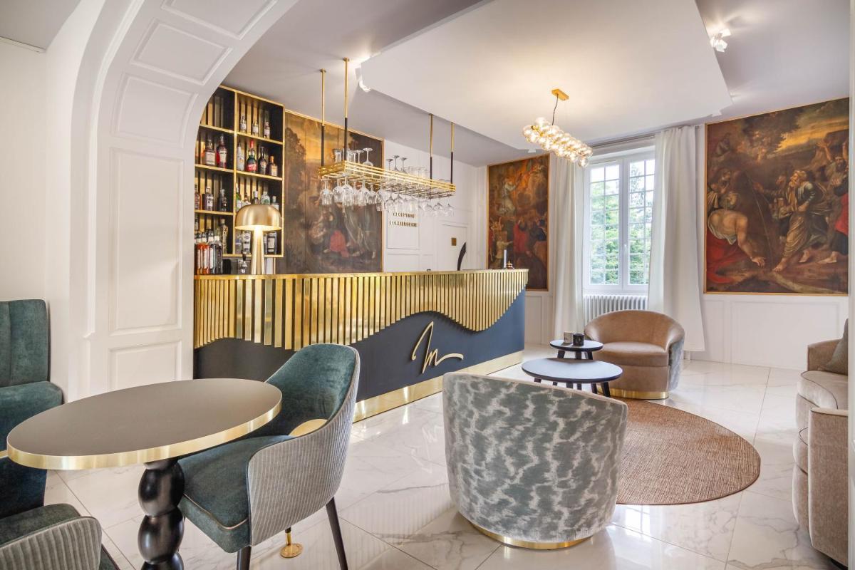 Coin salon dans l'établissement Château de Maraval