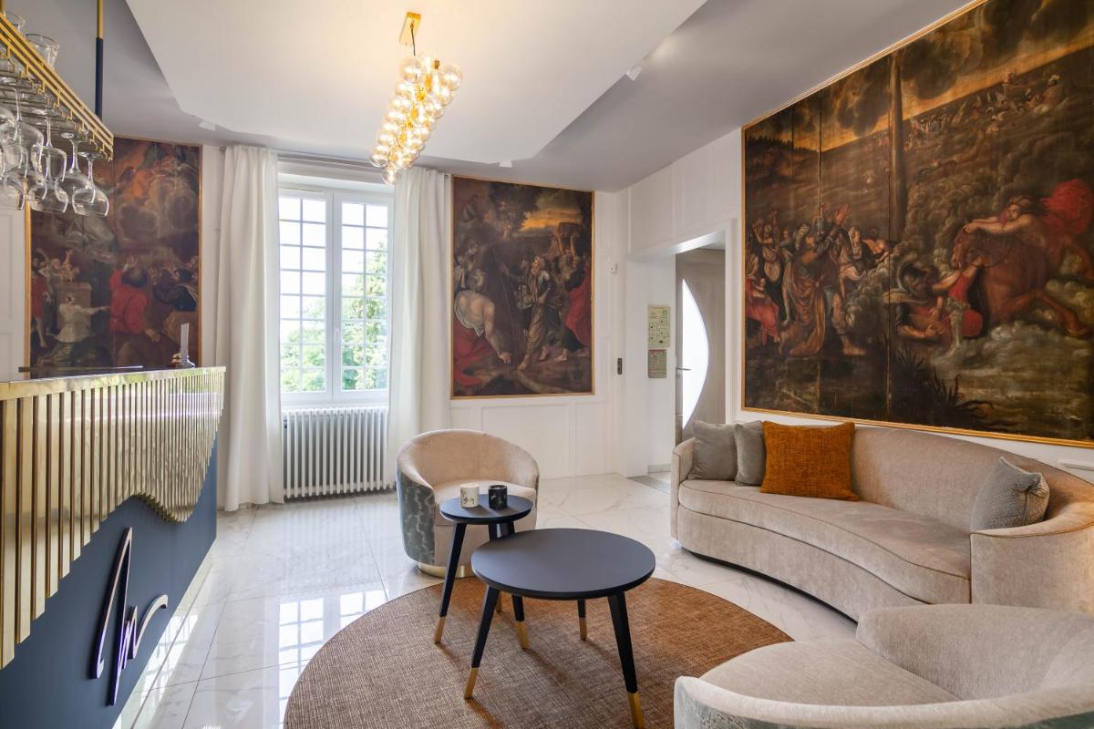 Coin salon dans l'établissement Château de Maraval