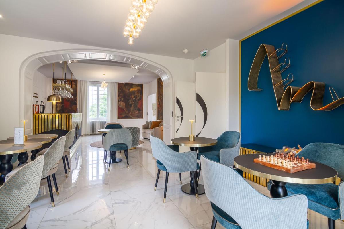 Coin salon dans l'établissement Château de Maraval