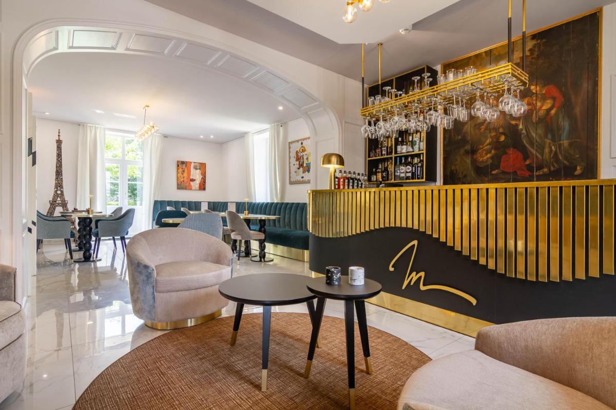 Coin salon dans l'établissement Château de Maraval