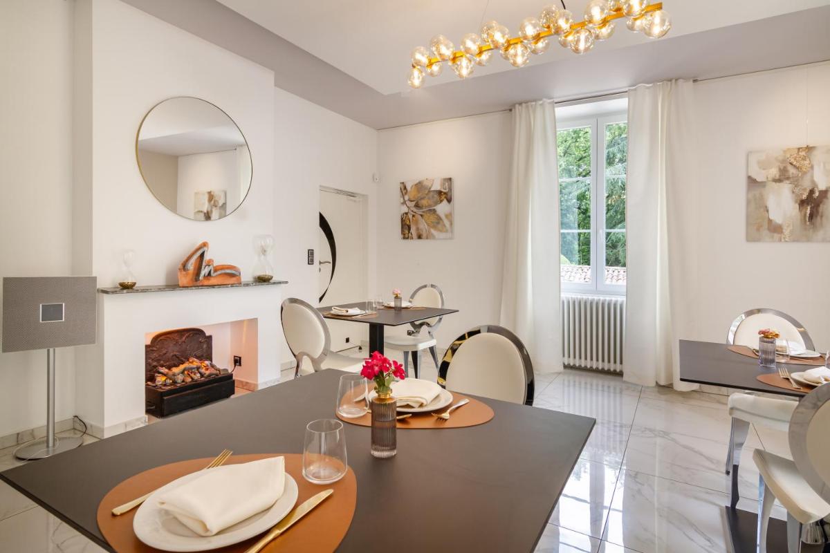 Coin salon dans l'établissement Château de Maraval