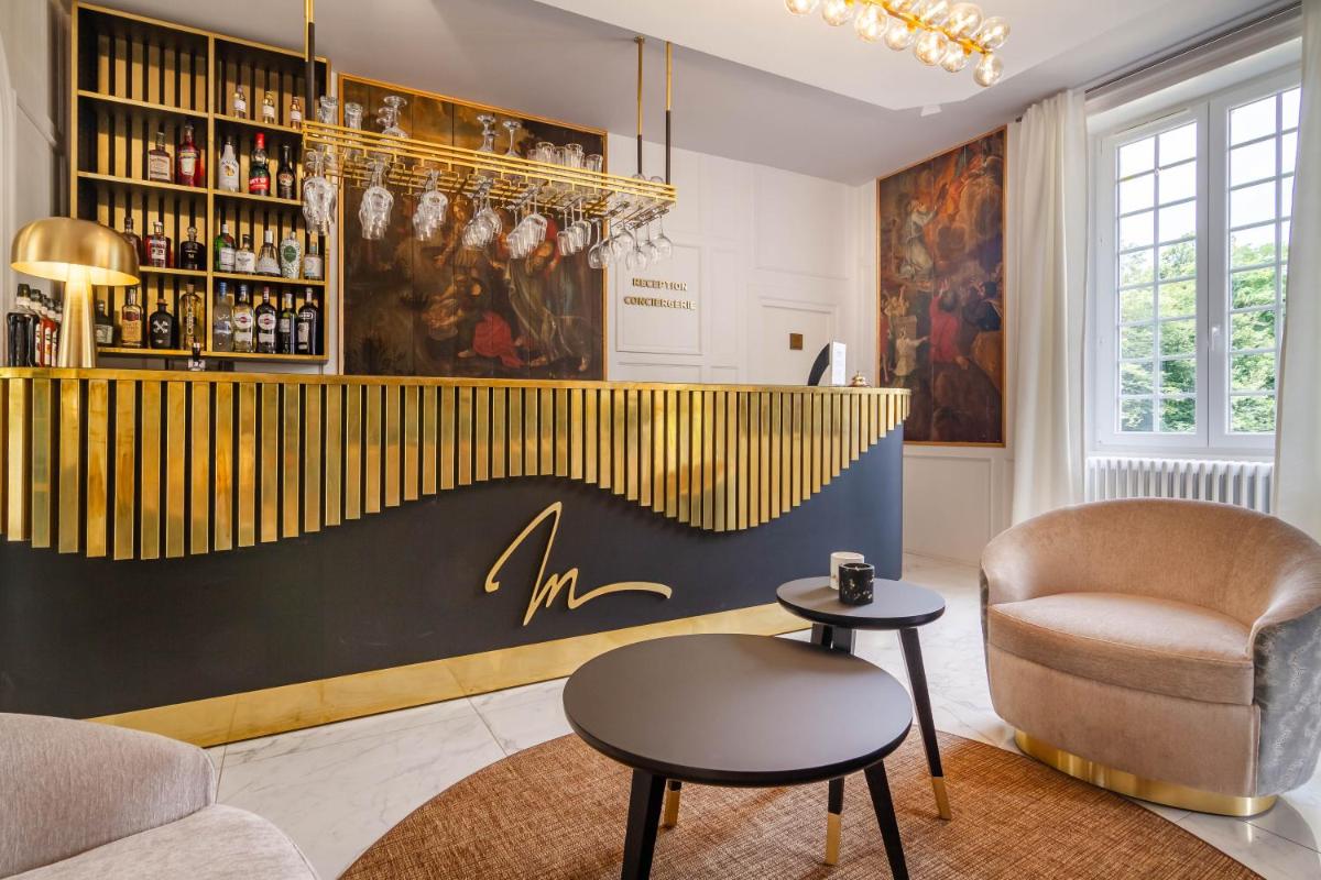 Coin salon dans l'établissement Château de Maraval