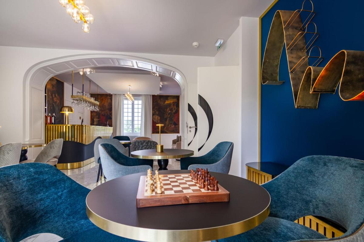 Coin salon dans l'établissement Château de Maraval