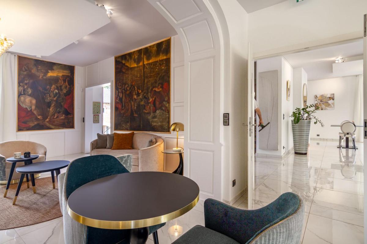 Coin salon dans l'établissement Château de Maraval