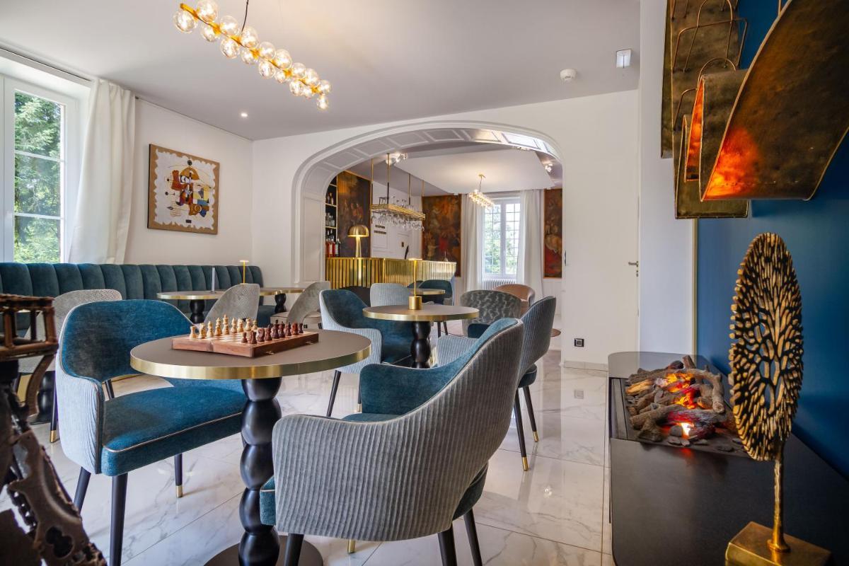 Coin salon dans l'établissement Château de Maraval