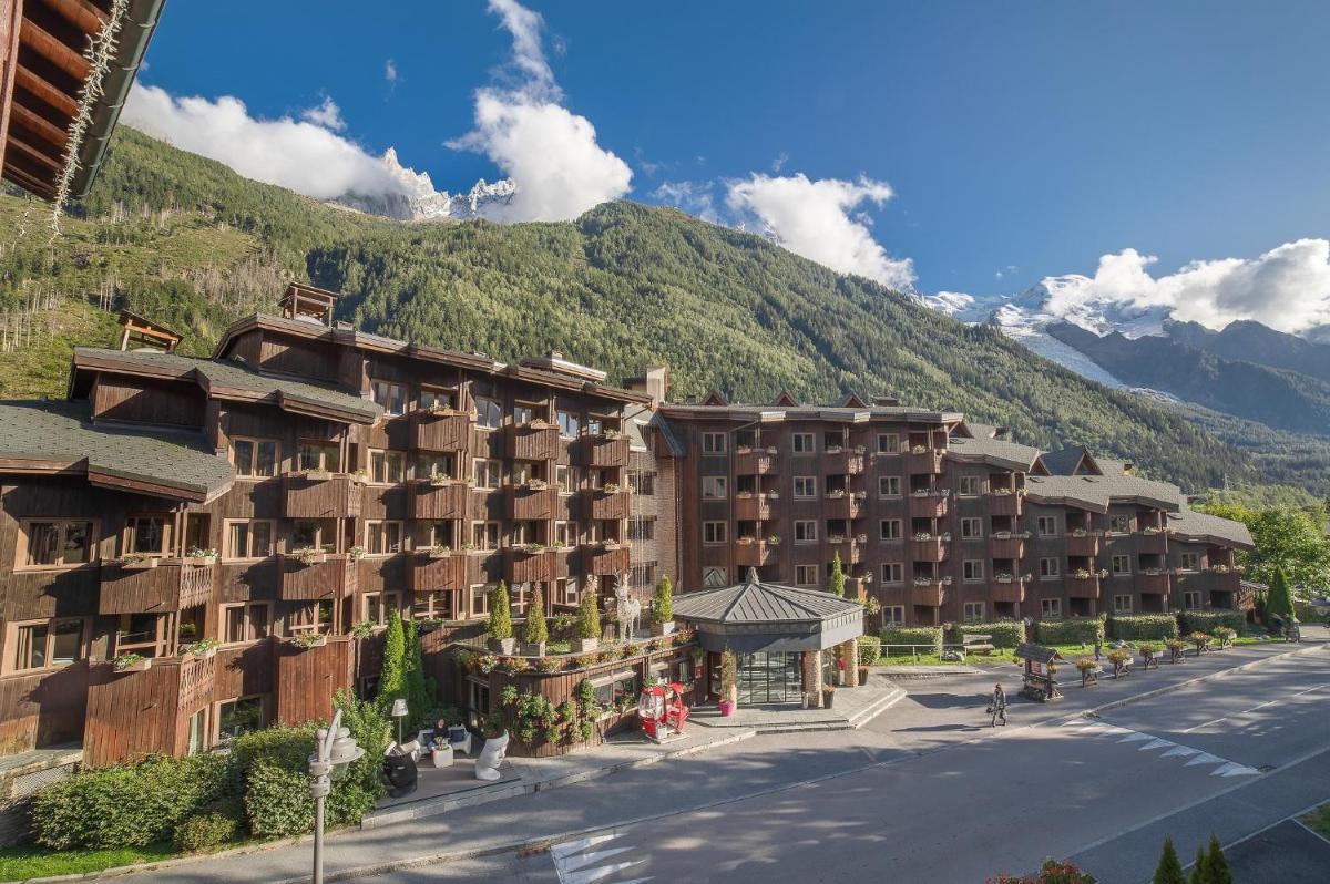 Vue générale sur la montagne ou vue sur la montagne depuis l'hôtel