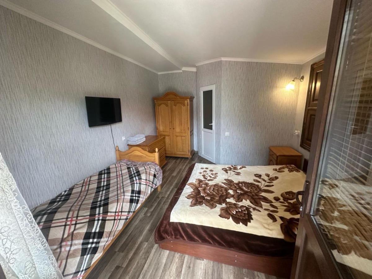 Archil and Nino Gigauri Guest House - Housity