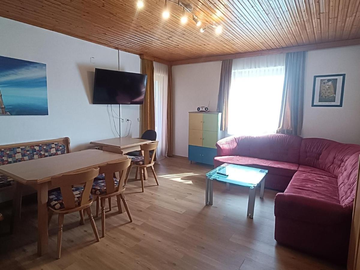 Sunny holiday apartment with balcony on Klopeinersee with private beach - Housity