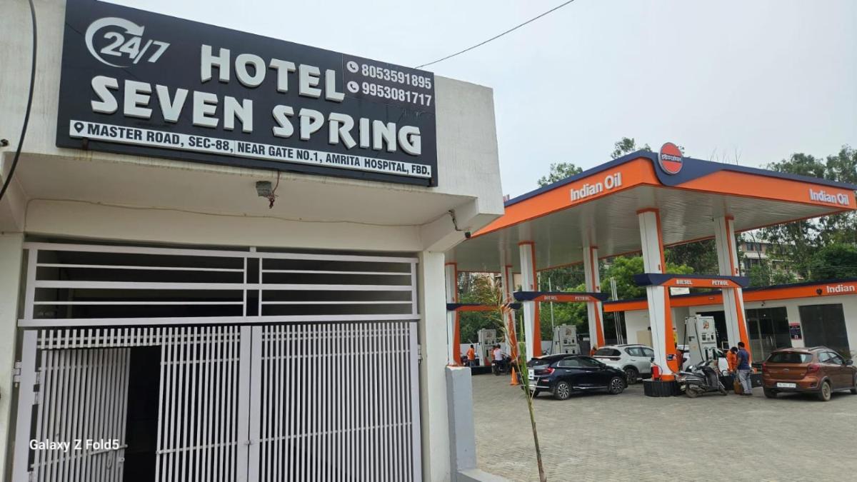 Hotel Seven Spring - Housity