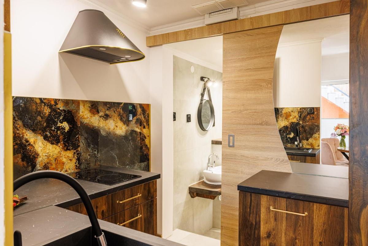Pokoje gościnne Marta - pokoje, apartamenty, domki - Housity