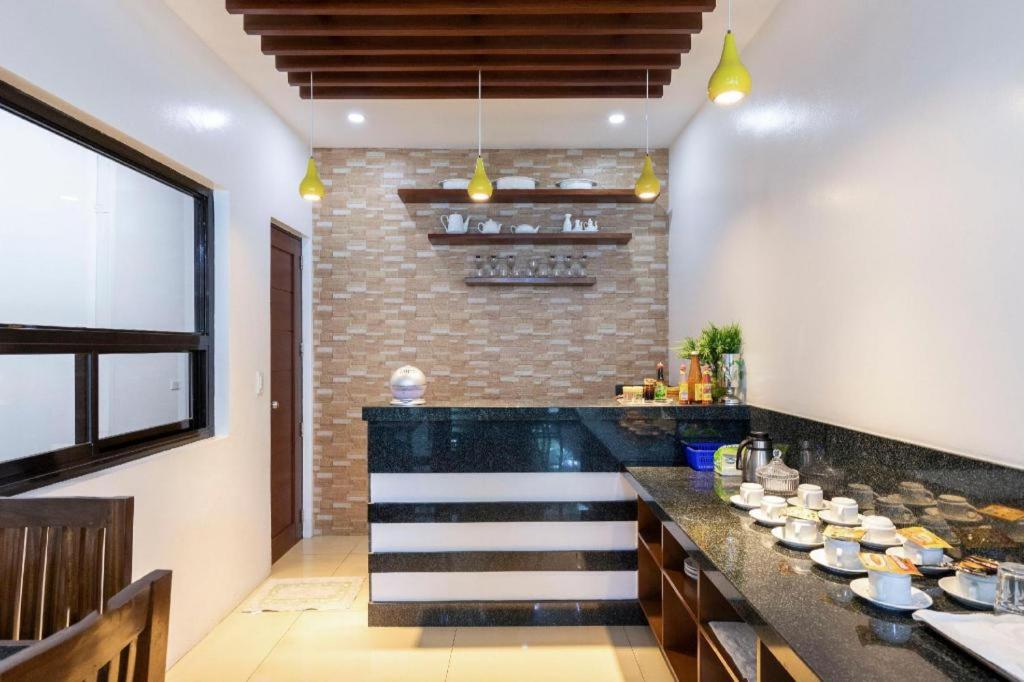 Yellowbell Hotel - Housity