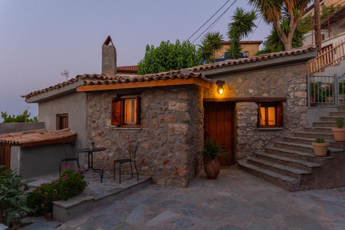 Suitetrails - Fteri Stone House in Platanos, Akrata