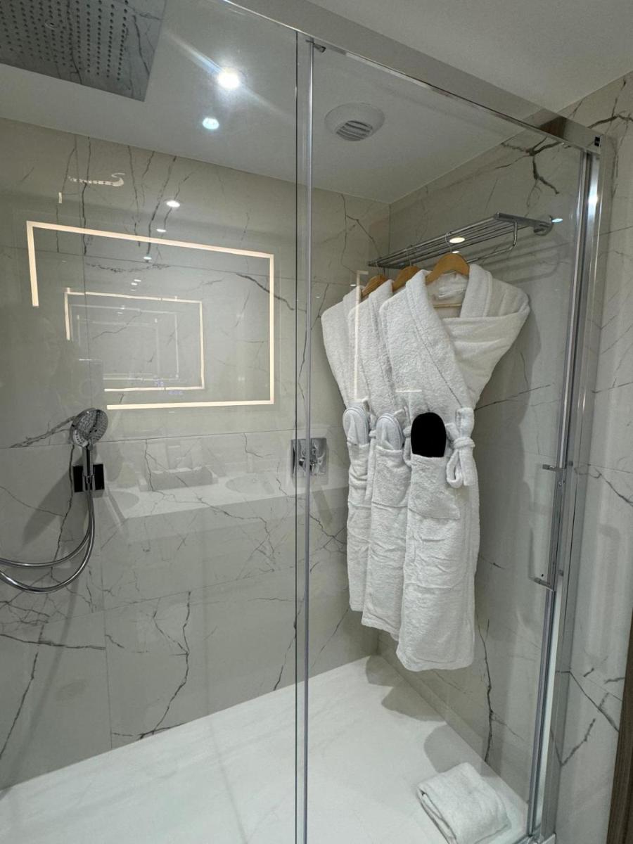 Salle de bains dans l'établissement Ki Space Hotel & Spa - near Disneyland Paris