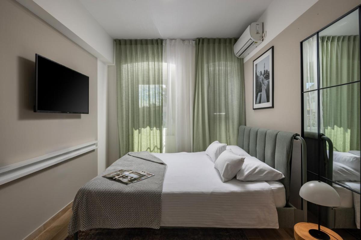 Agostini - Self Check-In Studios - Free Gated Parking On Site - Housity