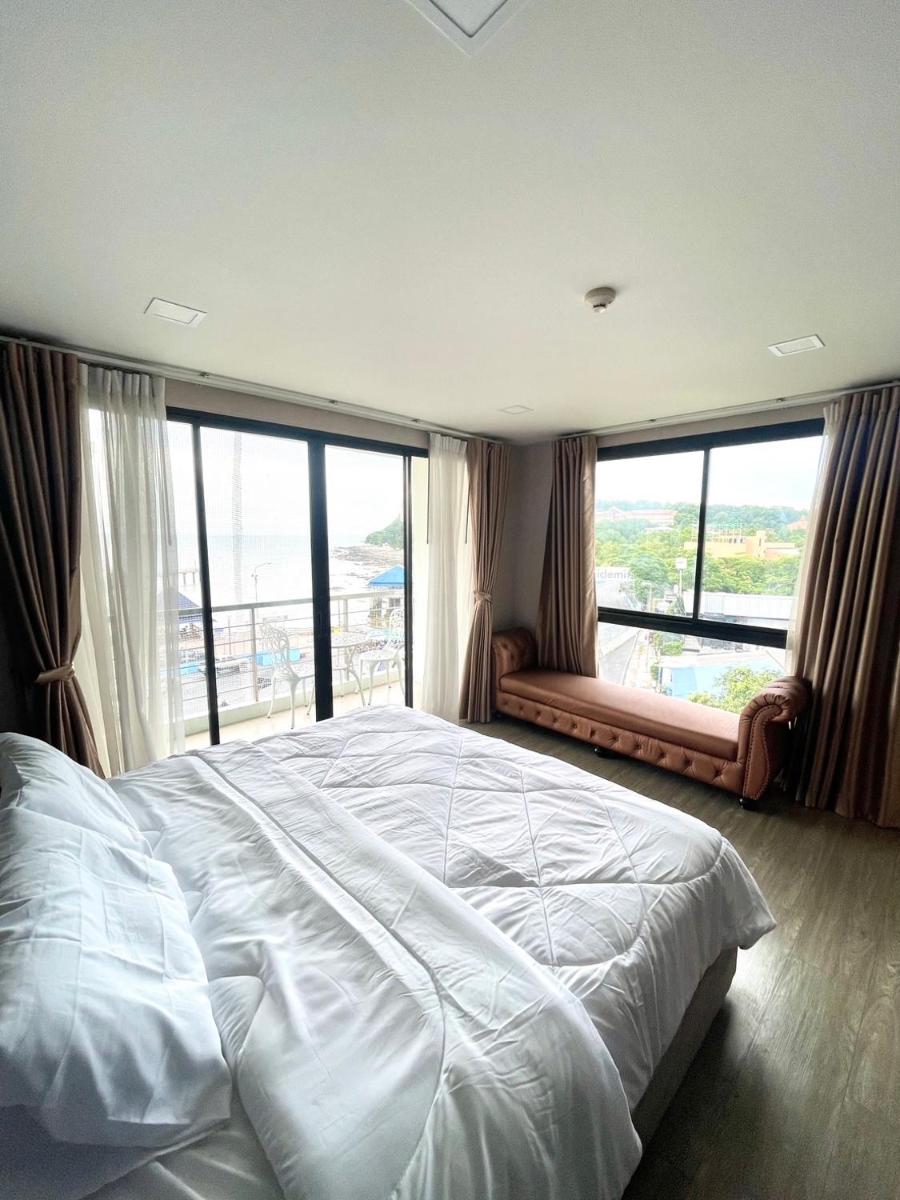 The High One Condominium - Housity