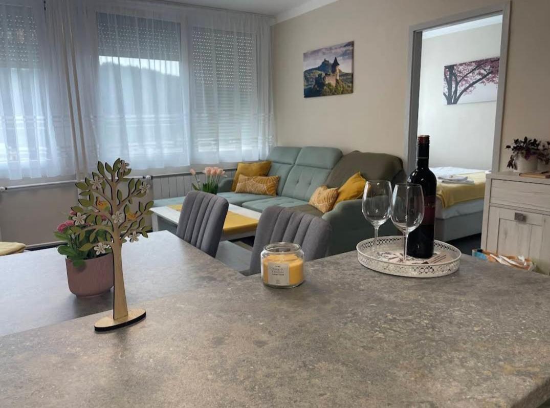 Krisztina Apartman - Housity