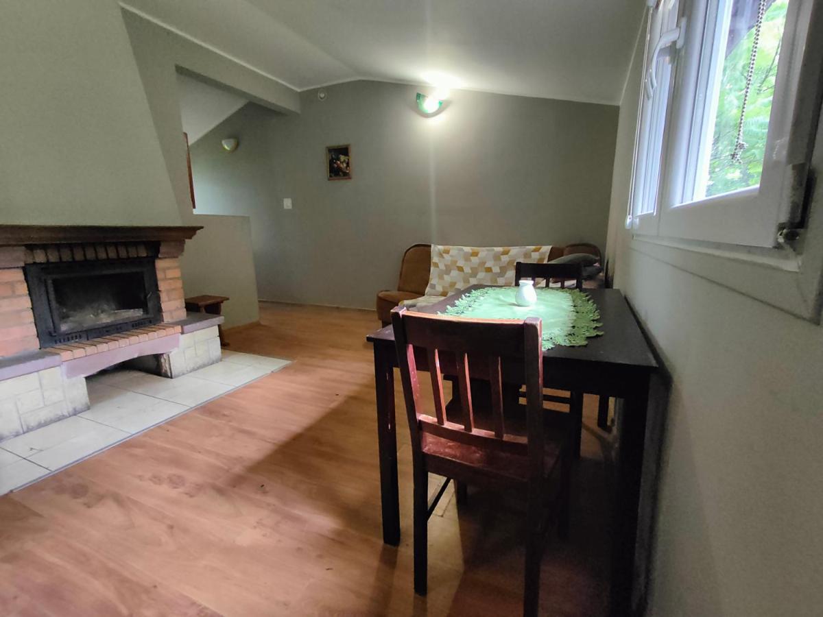 Hotelik nad Jeziorem - Housity
