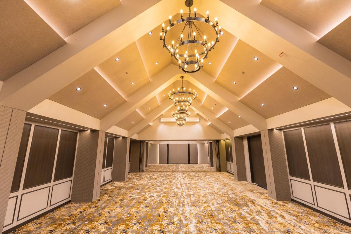 The Augusta Club & Resort - Housity