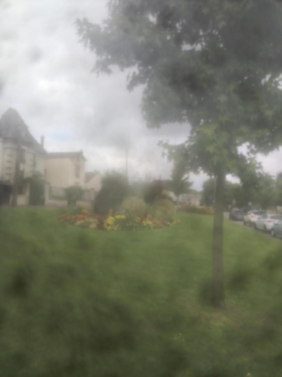 LOUE STUDIO PROPRE !, Endroit très calme, à 5 minutes gare mantes la jolie, - Housity