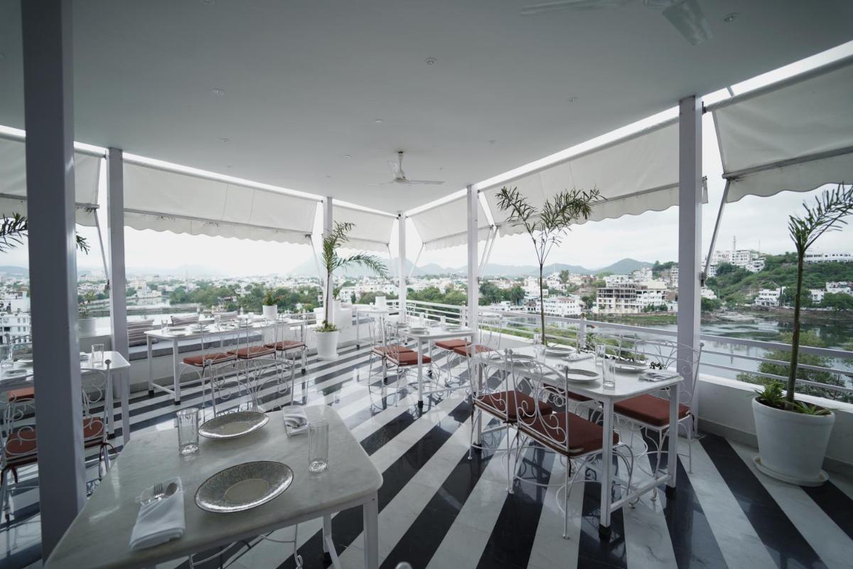 Grandrosse Boutique - Pichola Lake Facing Hotel - Housity