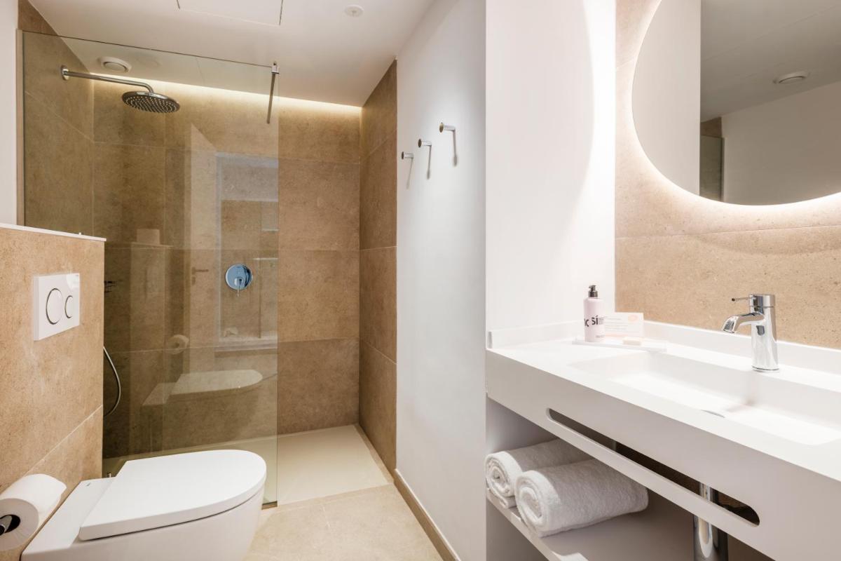 Un baño de Inturotel Cala Azul