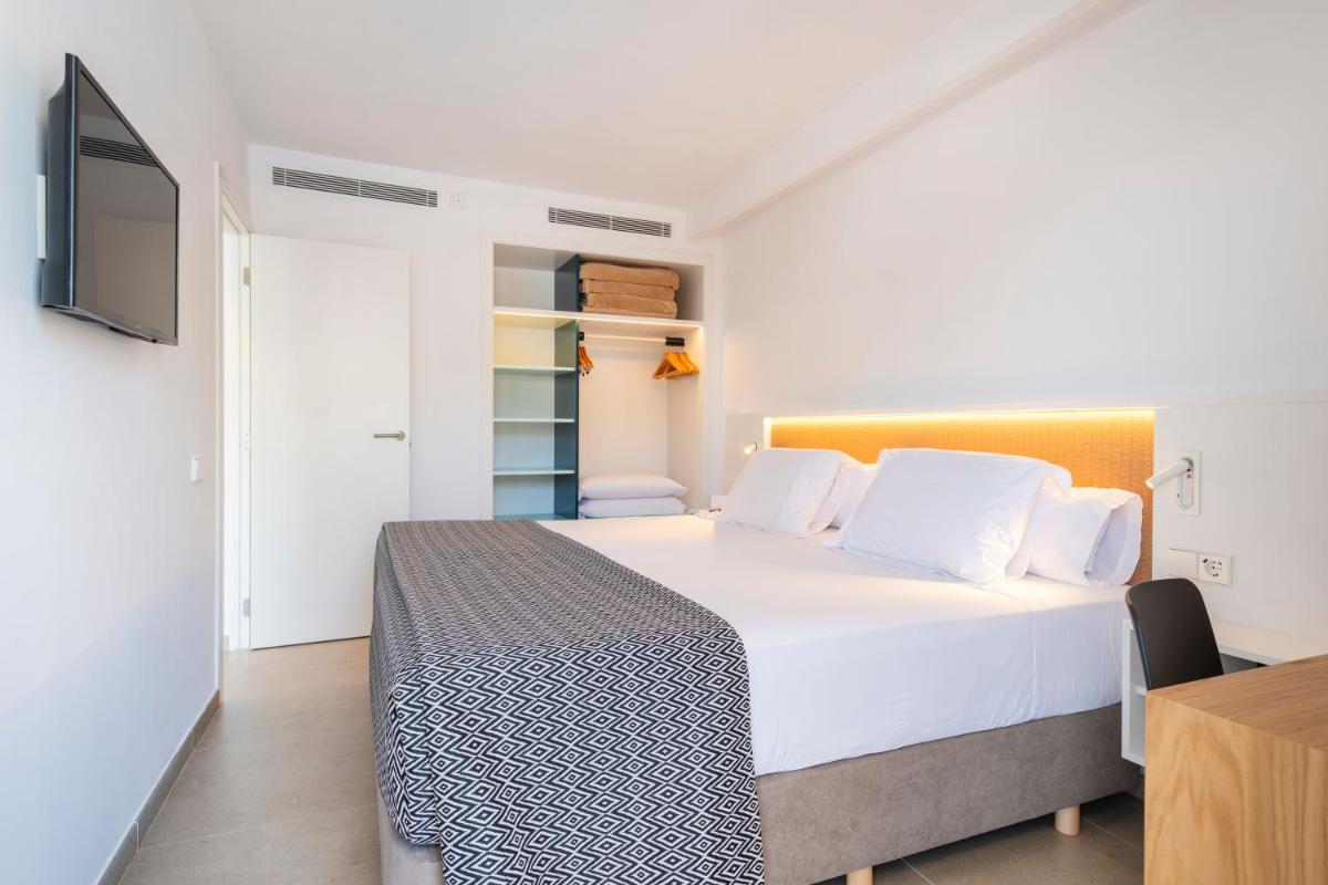 Cama o camas de una habitación en Inturotel Cala Azul