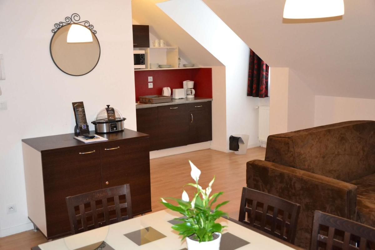 Cuisine ou kitchenette dans l'établissement Brit Hotel Spa Le Connetable