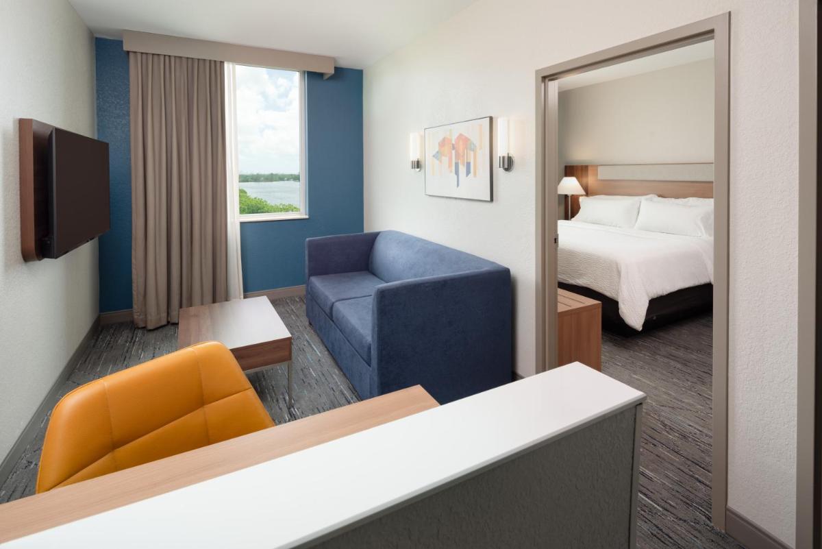 Holiday Inn Express Miami Airport-Blue Lagoon Area, an IHG Hotel - Housity