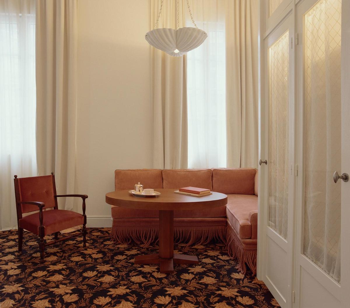 Coin salon dans l'établissement Château Voltaire