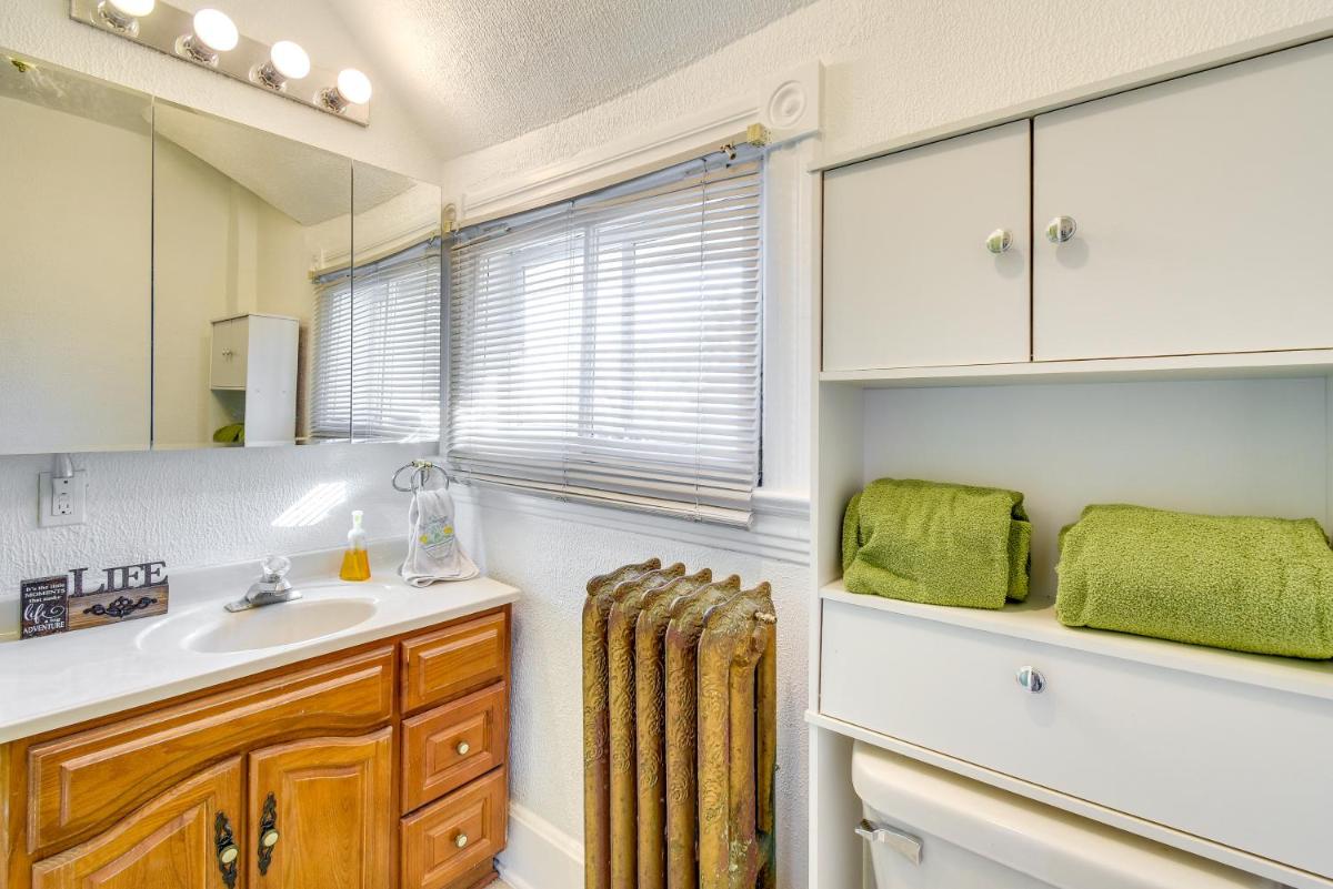 Lake Michigan Vacation Rental 1 Block to Marina! - Housity
