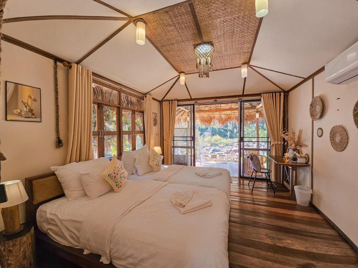 Stay wild & cafe - Housity