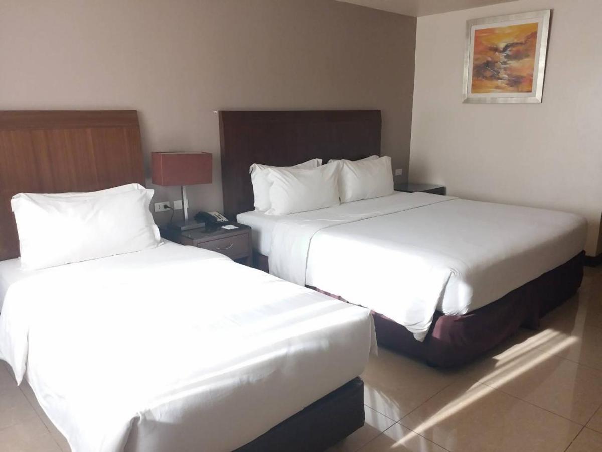 Mandarin Plaza Hotel - Housity